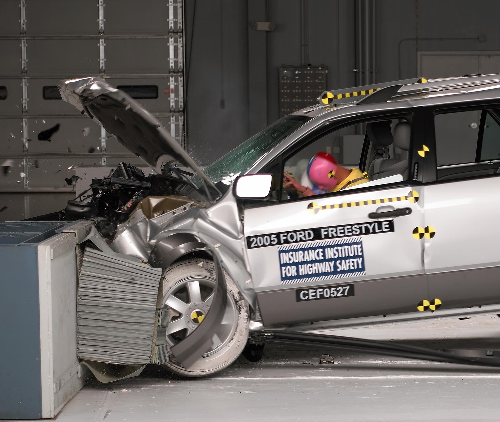 Краш тест тревел. Crash Test 20003-2005 Ford. Краш тест r1. Краш тест Jolion. Краш тест ноутбука.