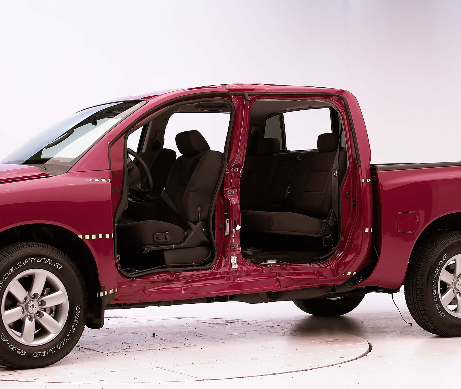 2005 Nissan Titan Vehicle ratings