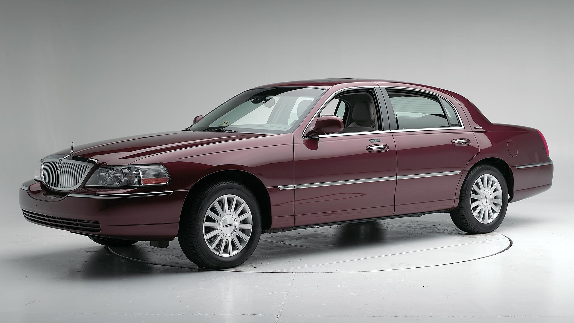 2011 lincoln town car cartier