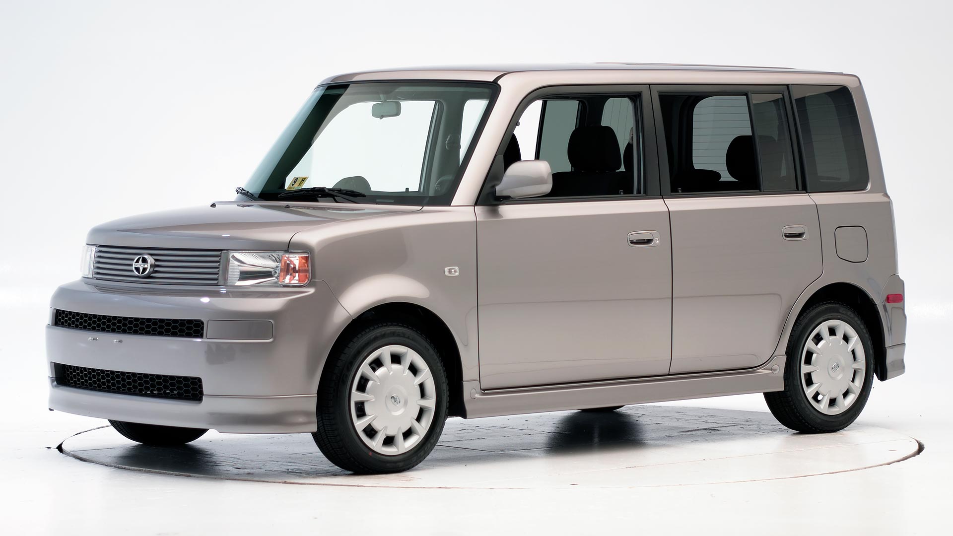 Передний бампер scion xb