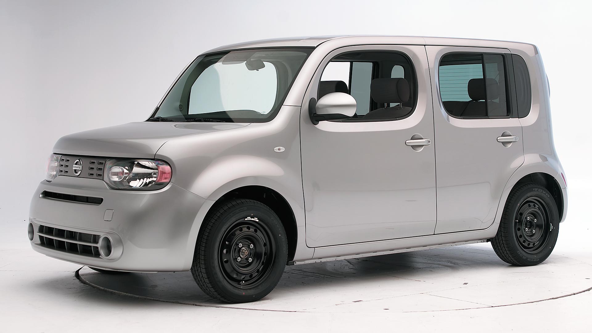 Nissan cube с левым рулем как называется