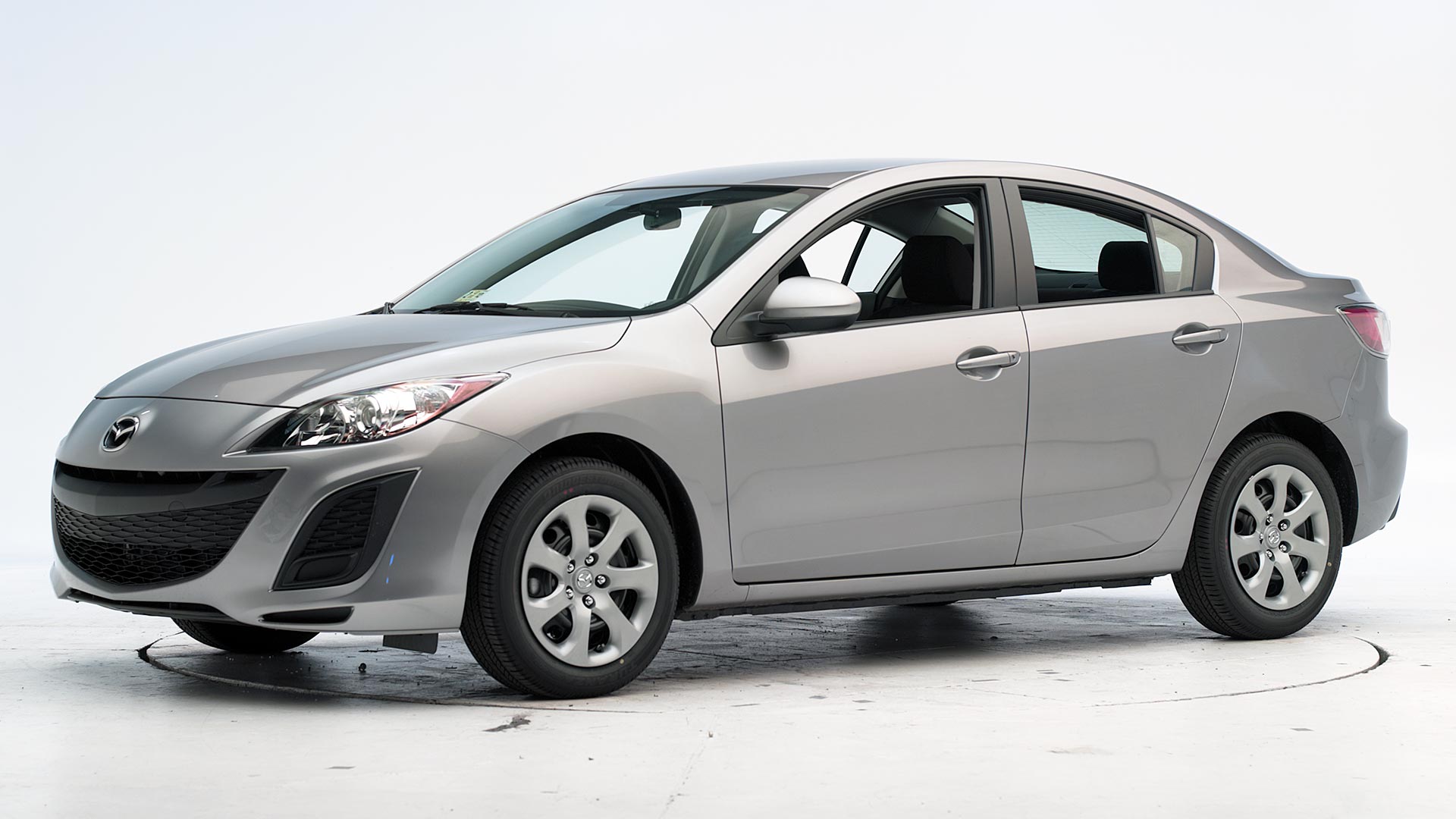 Лобовое стекло mazda 3