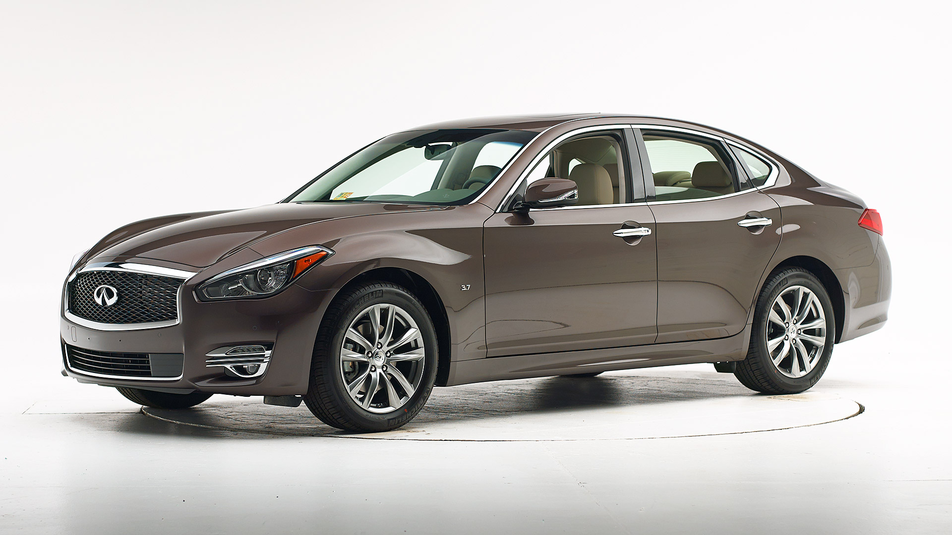 19 Infiniti Q70