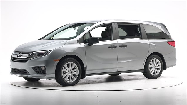 safest minivan 2017