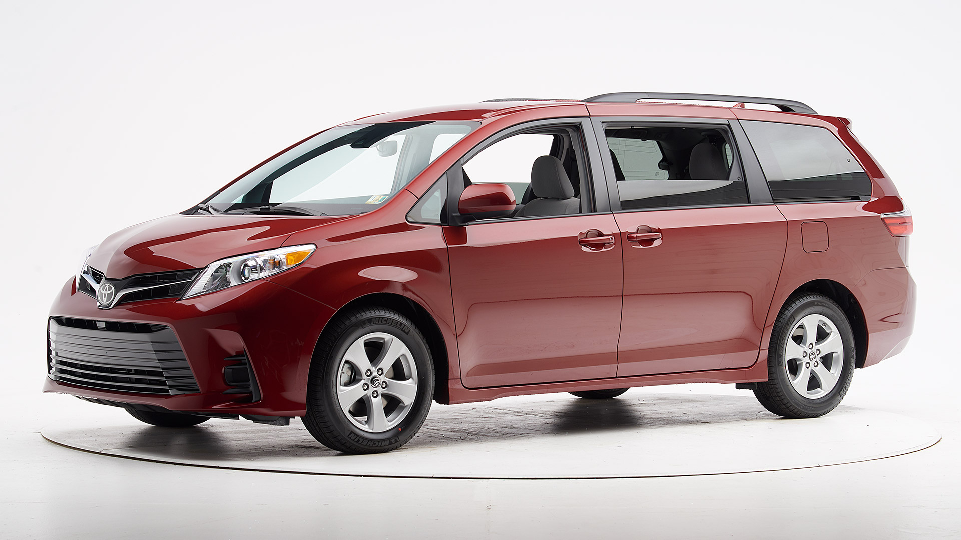 toyota 2019 minivan