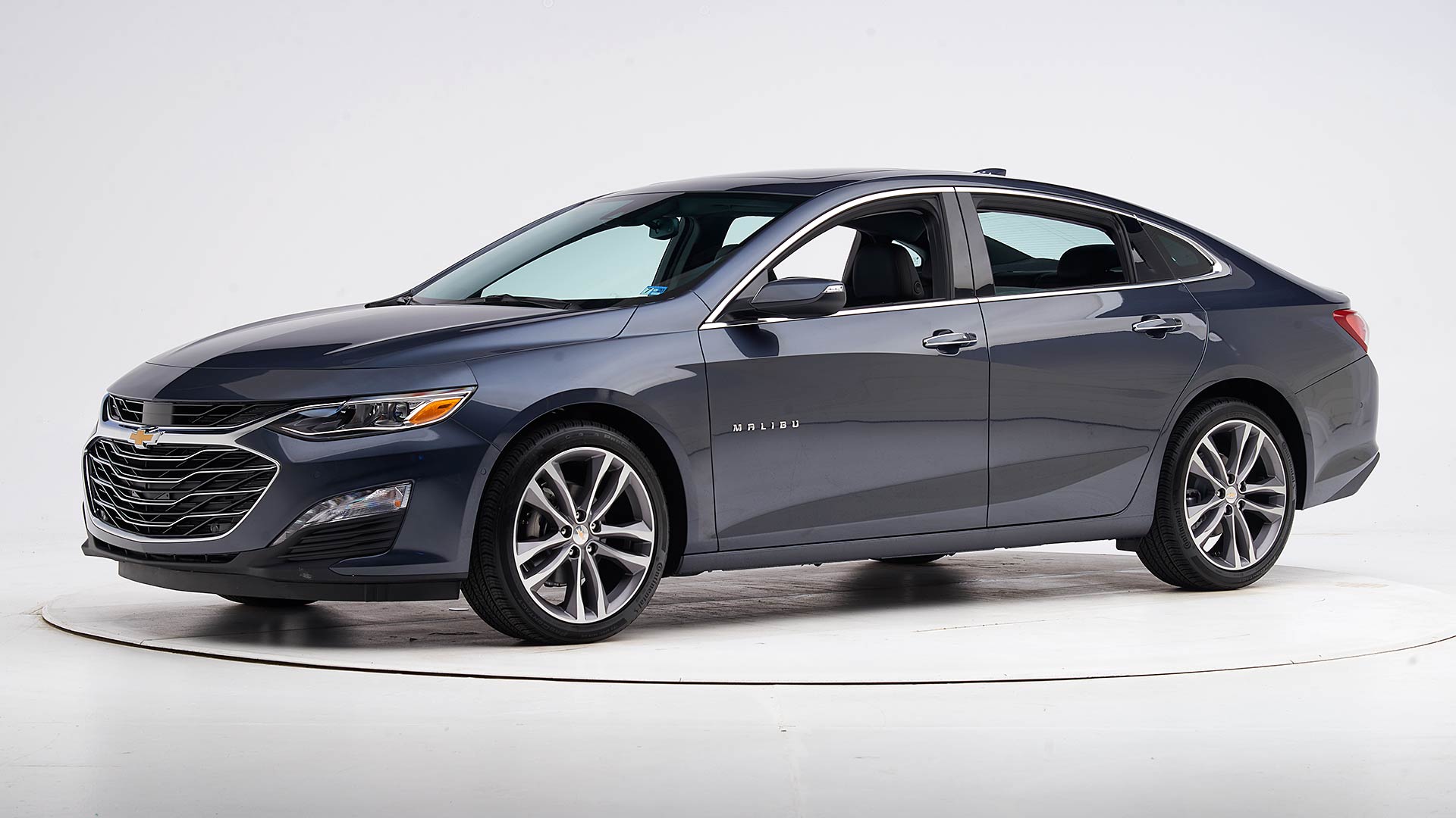 Chevrolet malibu 2019 года