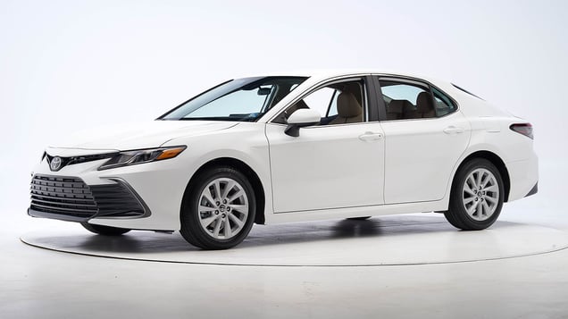 toyota camry 2022 le silver