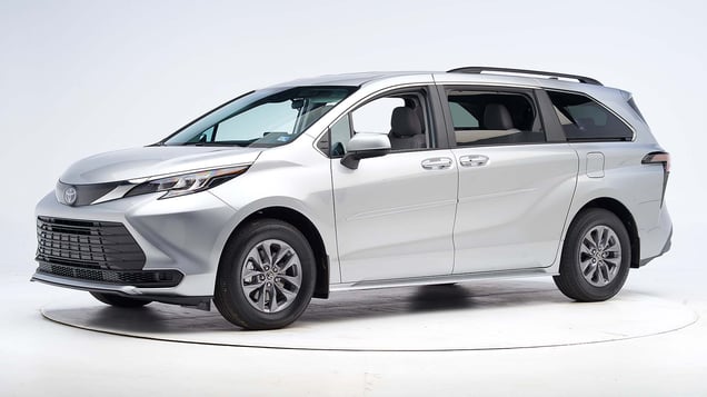 IIHS: 2023 Toyota Sienna Only Good Minivan for Seat Belt Reminder Systems