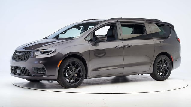 Chrysler pacifica hot sale minivan