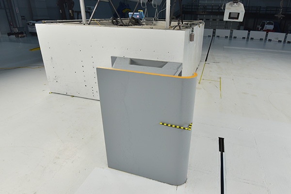 Small overlap test barrier