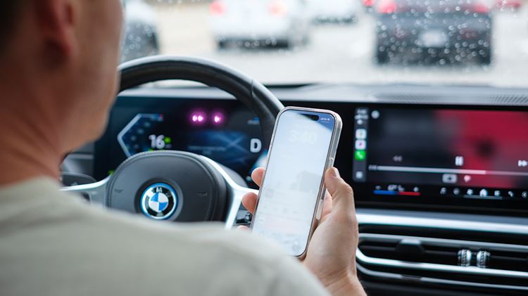 States to drivers: Put down the phone