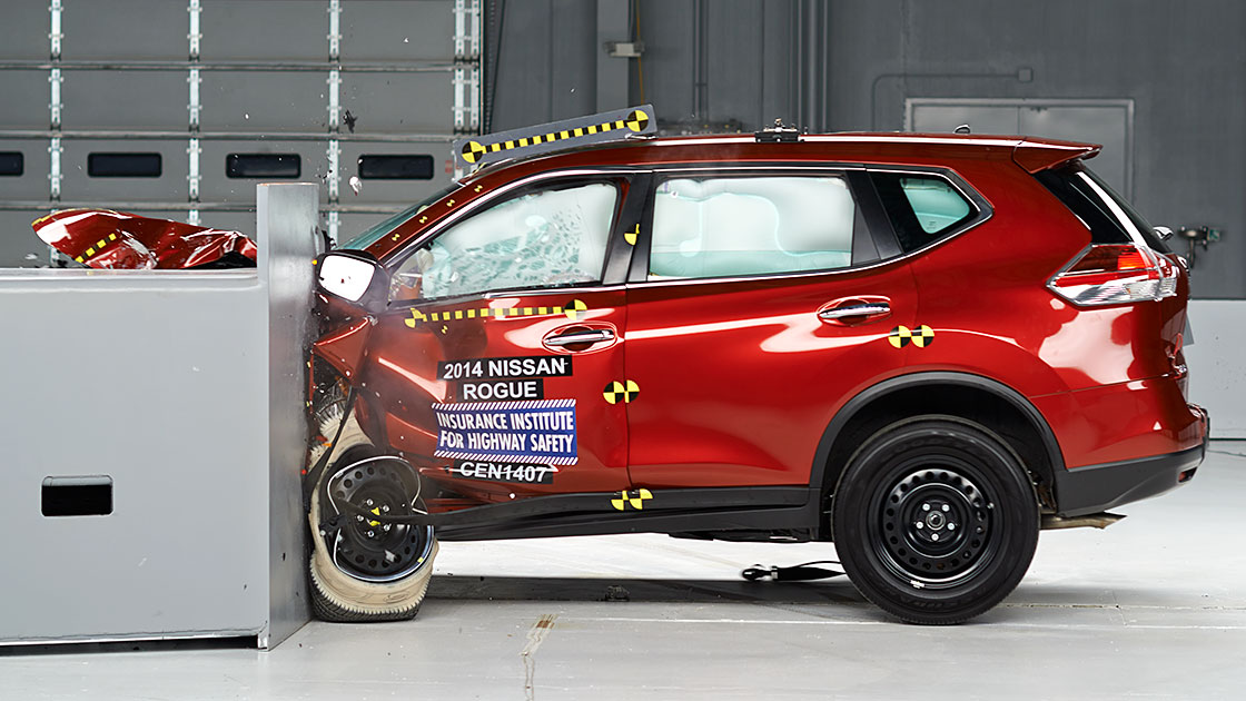 nissan rogue safety rating